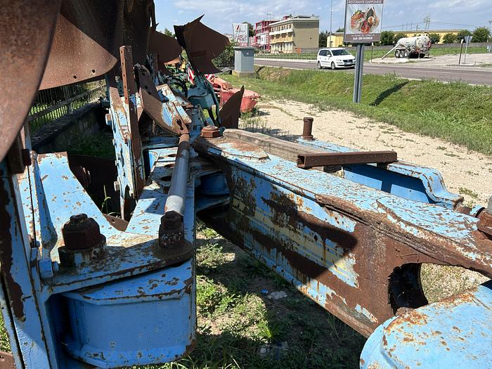 Usato Aratro trivomere Annovi