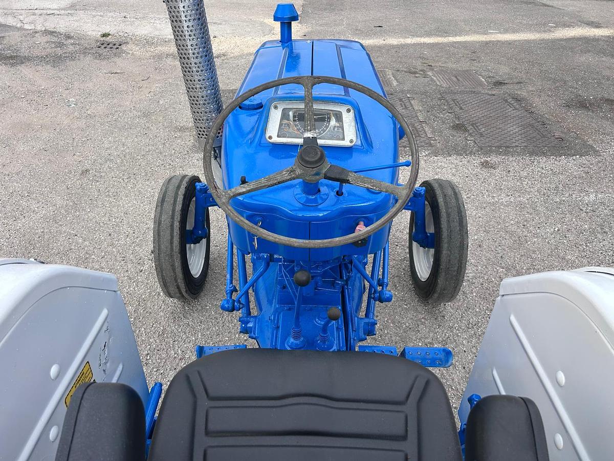 Usato Ford 3000 Y con tettuccio di protezione