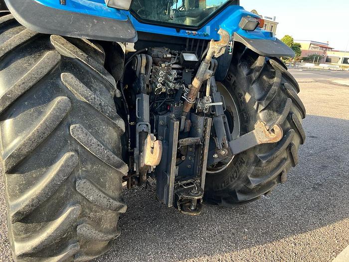 Usato New Holland 8770- CV 190- anno 2001