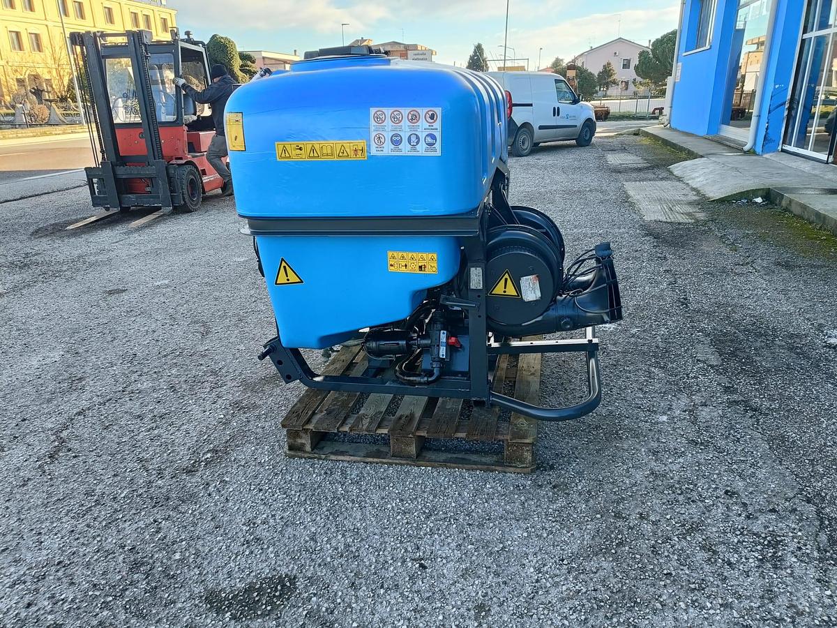 Usato Botte per trattamenti MFC da 650L-per vigneto o frutteto