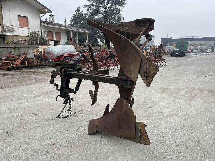 Usato Aratro monovomere Voltaorecchio da scasso