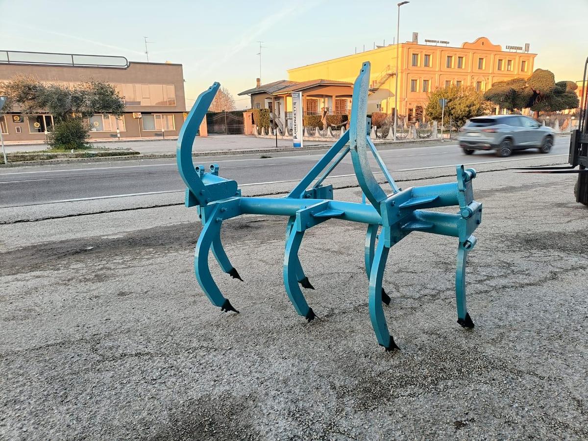 Usato Ripuntatore preparatore a 8 ancore da 3m- stradale