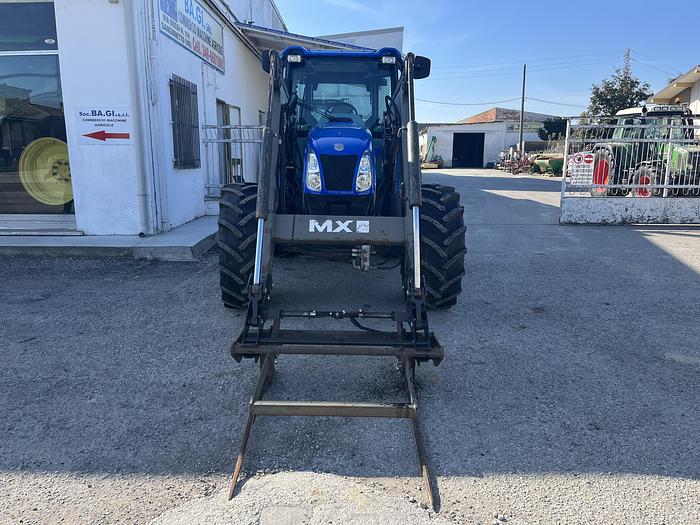 Usato New Holland TD 5.95-anno 2014-caricatore MX U8