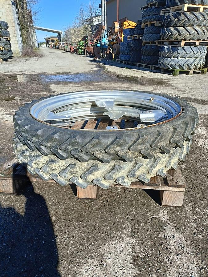 Usato Gomme varie per trattore agricolo o rimorchio (1)