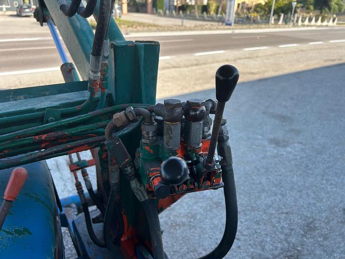 Usato Ford 4630 con caricatore e benna