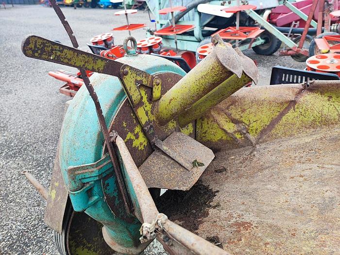 Usato Mulino trainato per mais a cardano