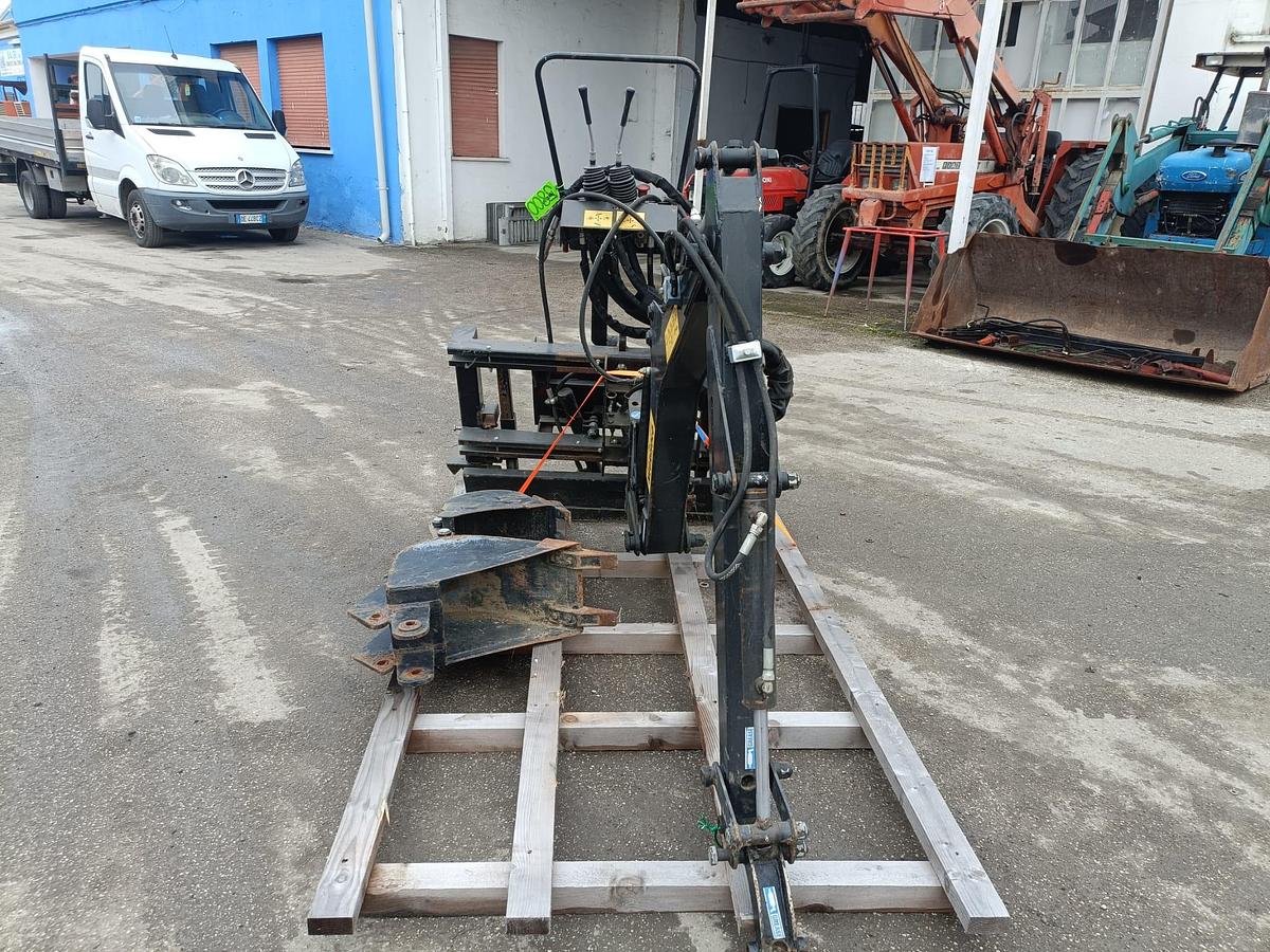 Usato Braccio per trattore agricolo o bobcat- CE