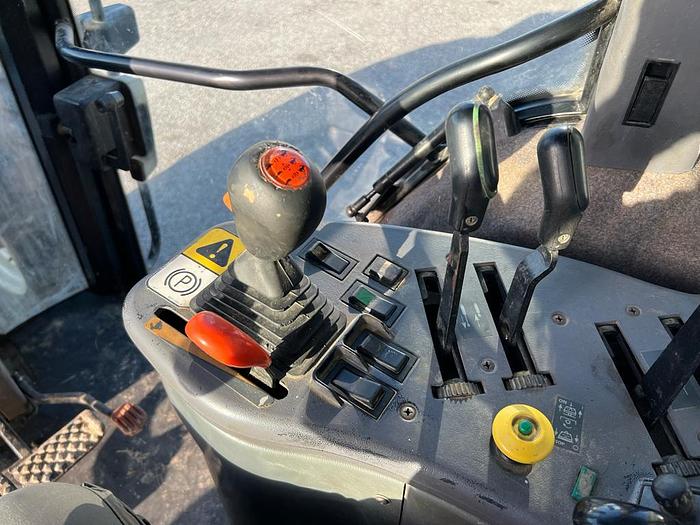 Usato New Holland 8770- CV 190- anno 2001