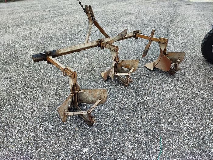 Usato Aratro a versoio Moro 3 elementi regol.