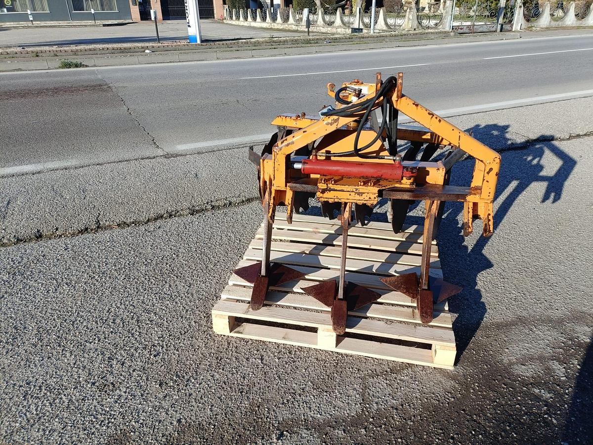 Usato ripper disco Oesse mod 6D idraulico-per vigneto o frutteto