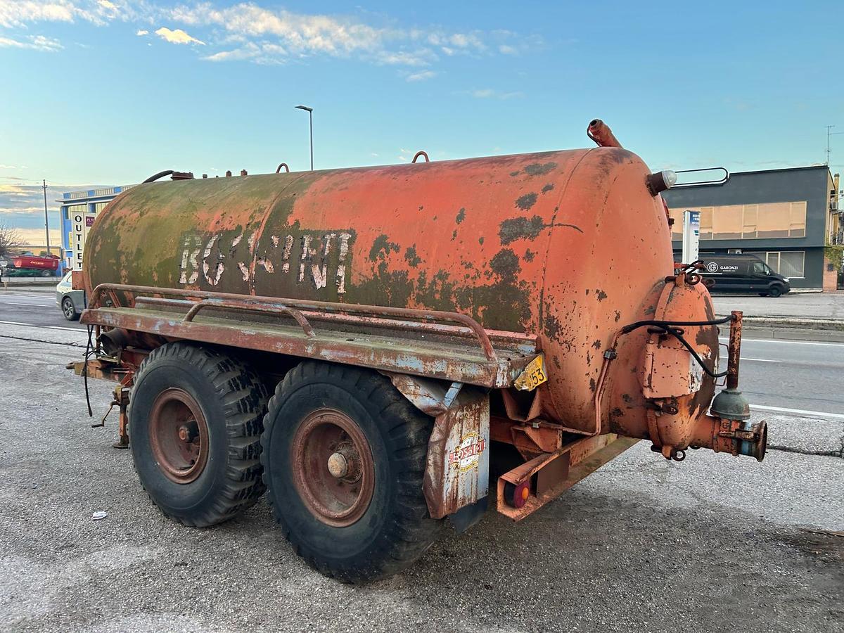 Usato Botte Liquame Bossini 80 q. Targa e libretto