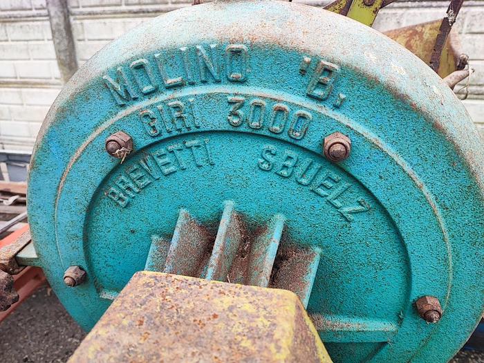 Usato Mulino trainato per mais a cardano