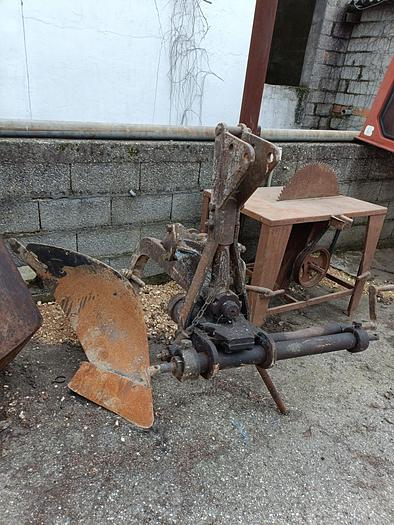 Usato Aratro monovomere tipo meccanico regolabile