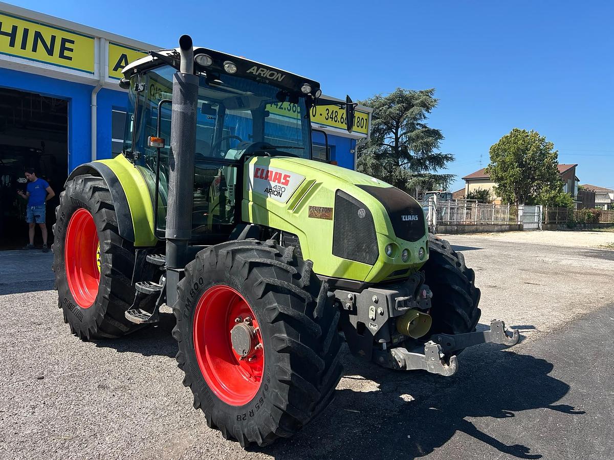 Usato claas arion 430- sollevatore e pto ant.
