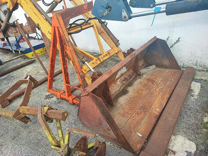 Usato Caricatore con benna (era su un Fiat 780)