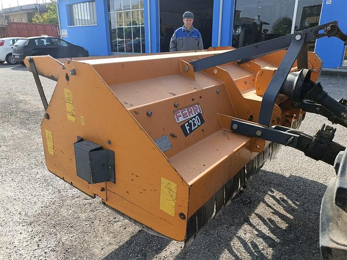 Usato Trincia marca Ferri a coltelli modello F230