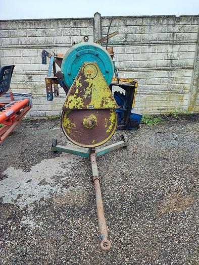 Usato Mulino trainato per mais a cardano