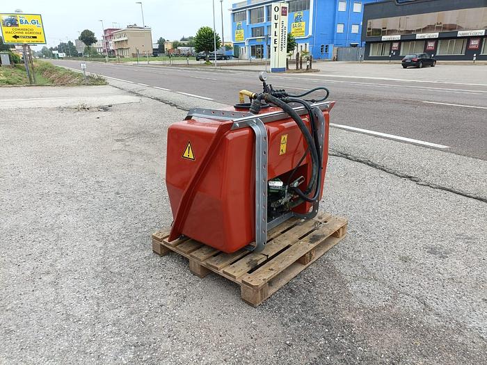 Usato Botte diserbo da 4 q per vigneto o frutteto