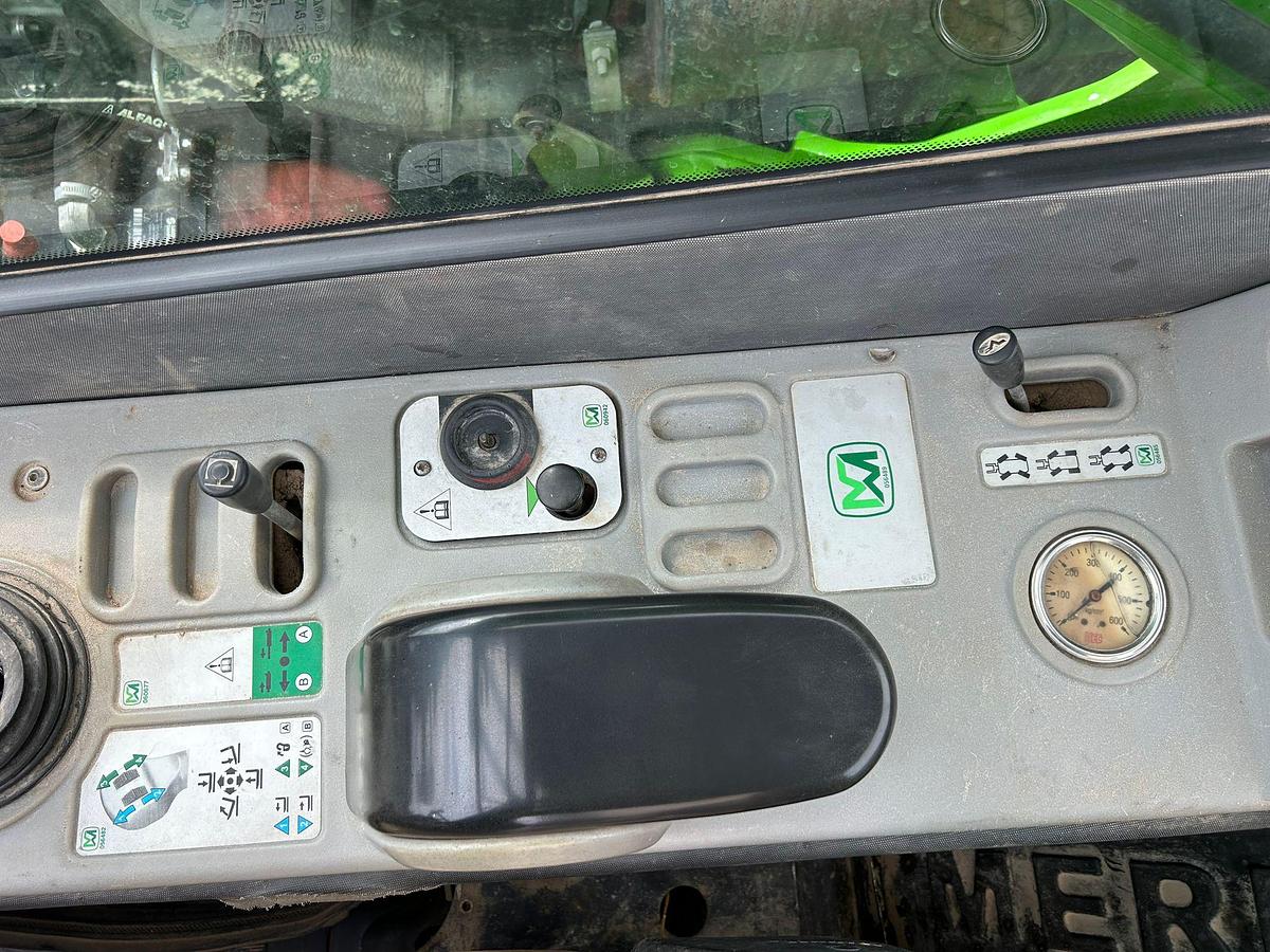 Usato telescopico Merlo P 28.6 con forche da bancali