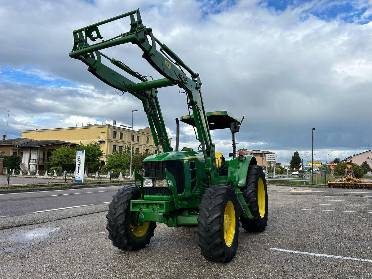 Usato John Deere 6630 con caricatore JD653
