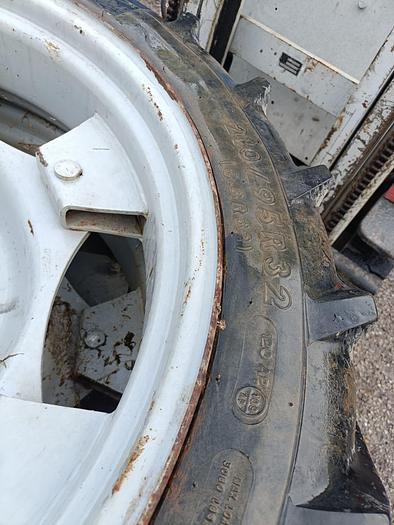 Usato N 4 gomme strette per Case o New Holland