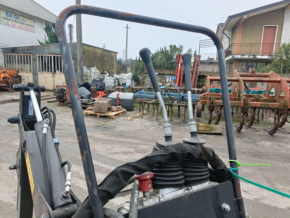 Usato Braccio per trattore agricolo o bobcat- CE