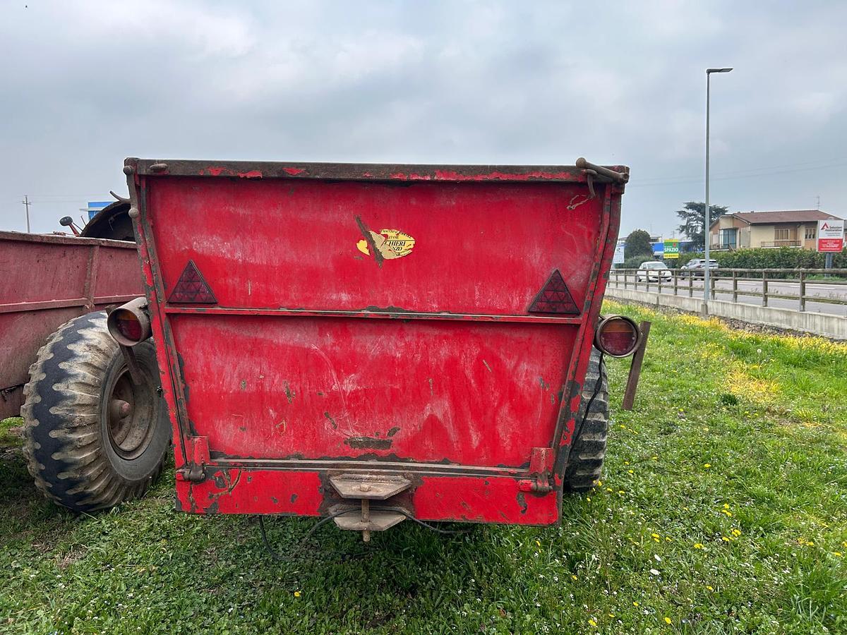 Usato Spandiletame Vaschieri mod. 100- portata 80 q