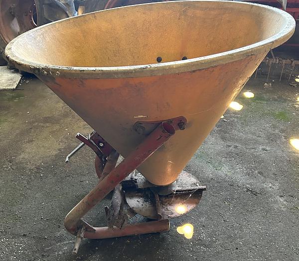 Usato Spandiconcime Bezzecchi 5q