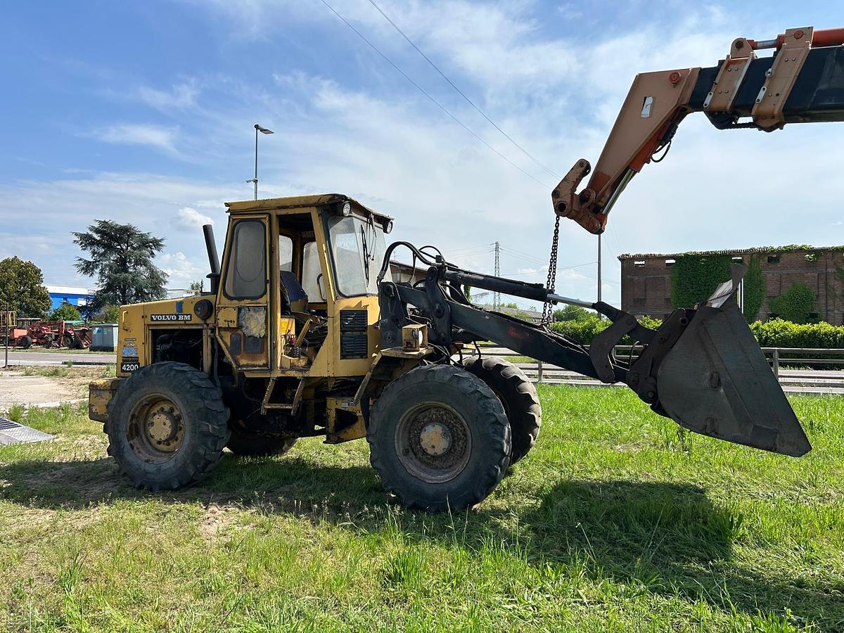 Usato Pala Gommata Snodata Volvo BM 4200