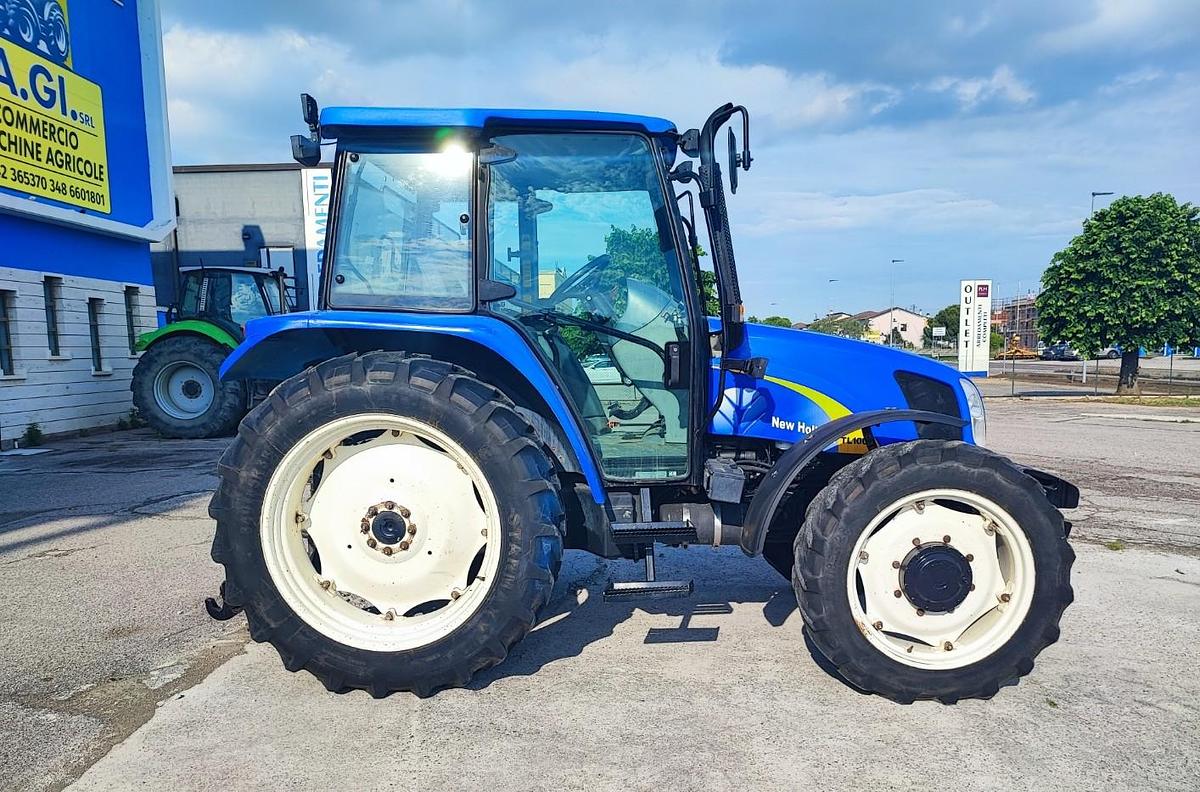 Usato New Holland TLA 100-fr.aria-4500 ore