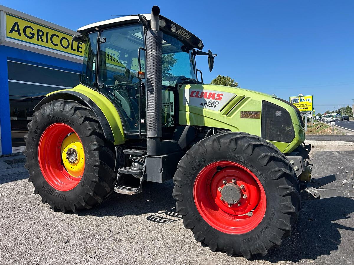 Usato claas arion 430- sollevatore e pto ant.
