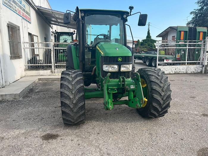 Usato John Deere 5820- freni ad aria- sollevatore ant.