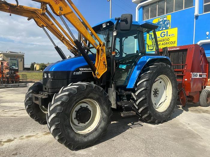 Usato New Holland TS 100 anno 2004 ore 6200 con caricatore