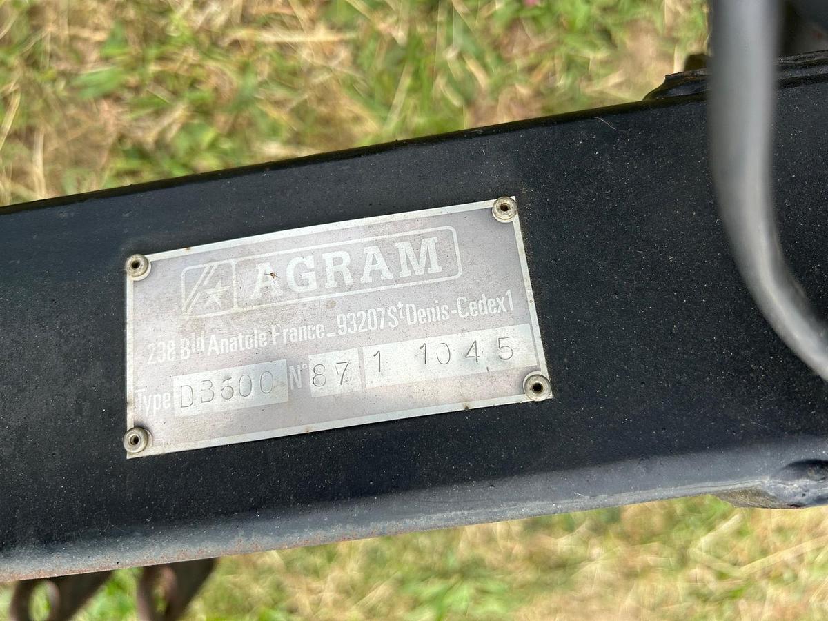 Usato Caricatore posteriore Amagri D3600 idraulico