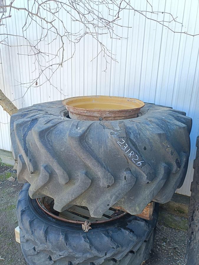 Usato Gomme varie per trattore agricolo o rimorchio (1)