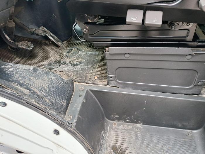 Usato Autocarro Iveco Daily 35 con gru- patente B