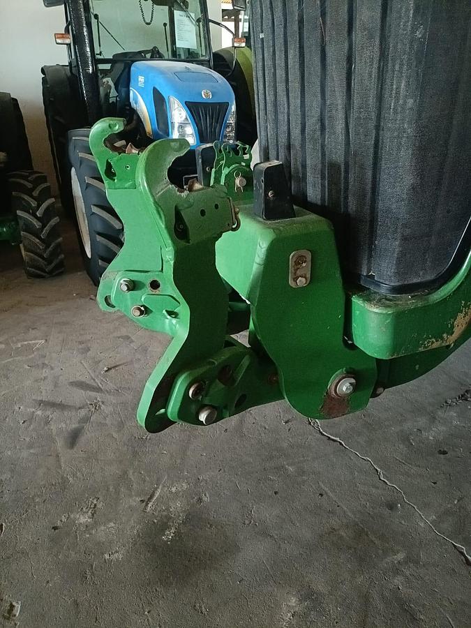 Usato sollevatore anteriore John Deere serie 8000