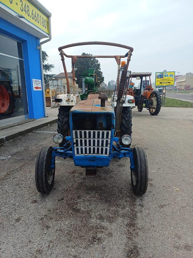 Usato Ford 3000 Y con tettuccio di protezione