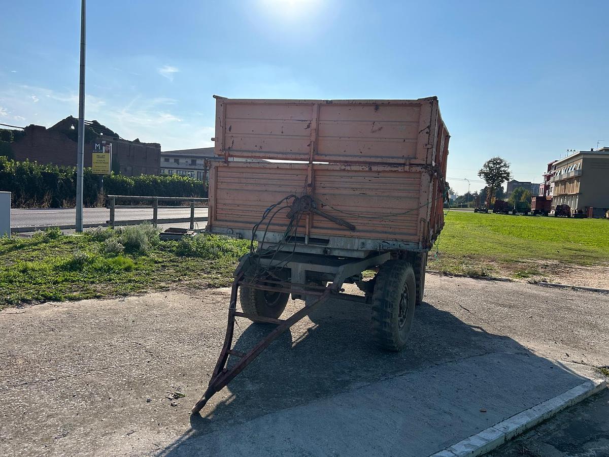 Usato Rimorchio agricolo Artigiano- 50q- targa e libretto