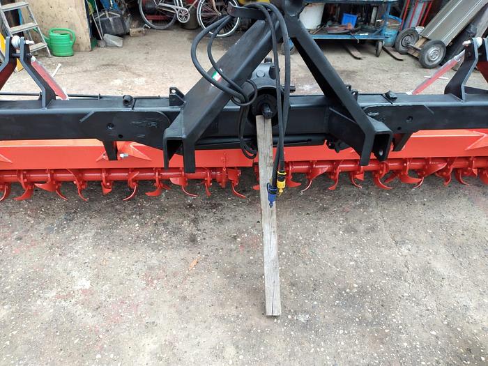 Usato Fresa Parolin da 4m pieghevole idraulicamente