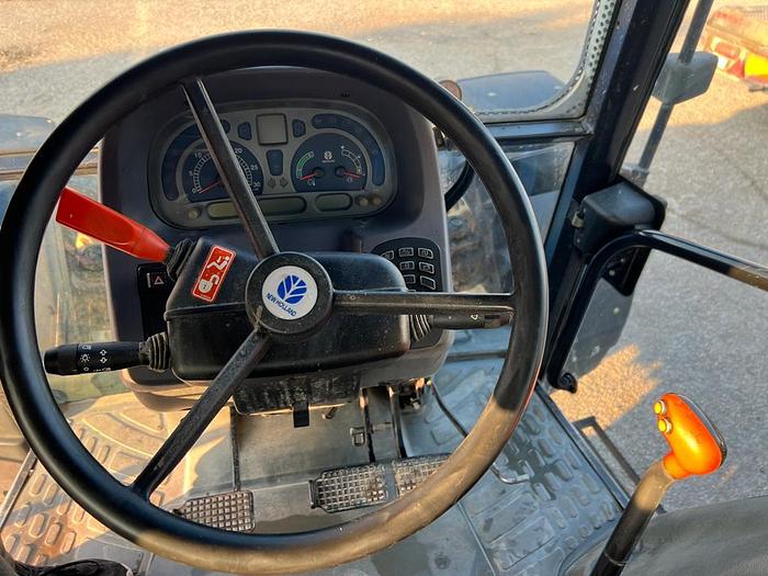 Usato New Holland TL 90 A -freni ad aria- anno 2006