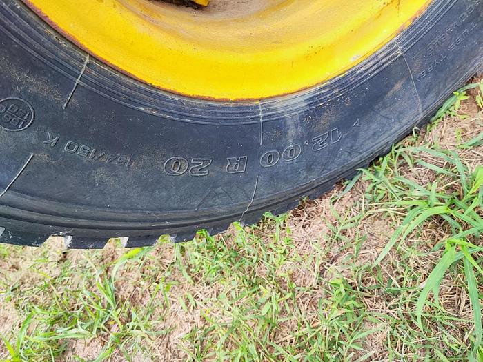 Usato Cisterna per cereali 3 assi- coclea di scarico