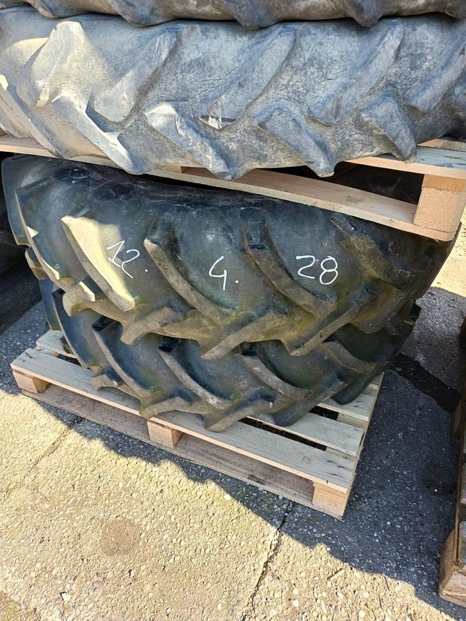 Usato Gomme varie per trattore agricolo o rimorchio (3)