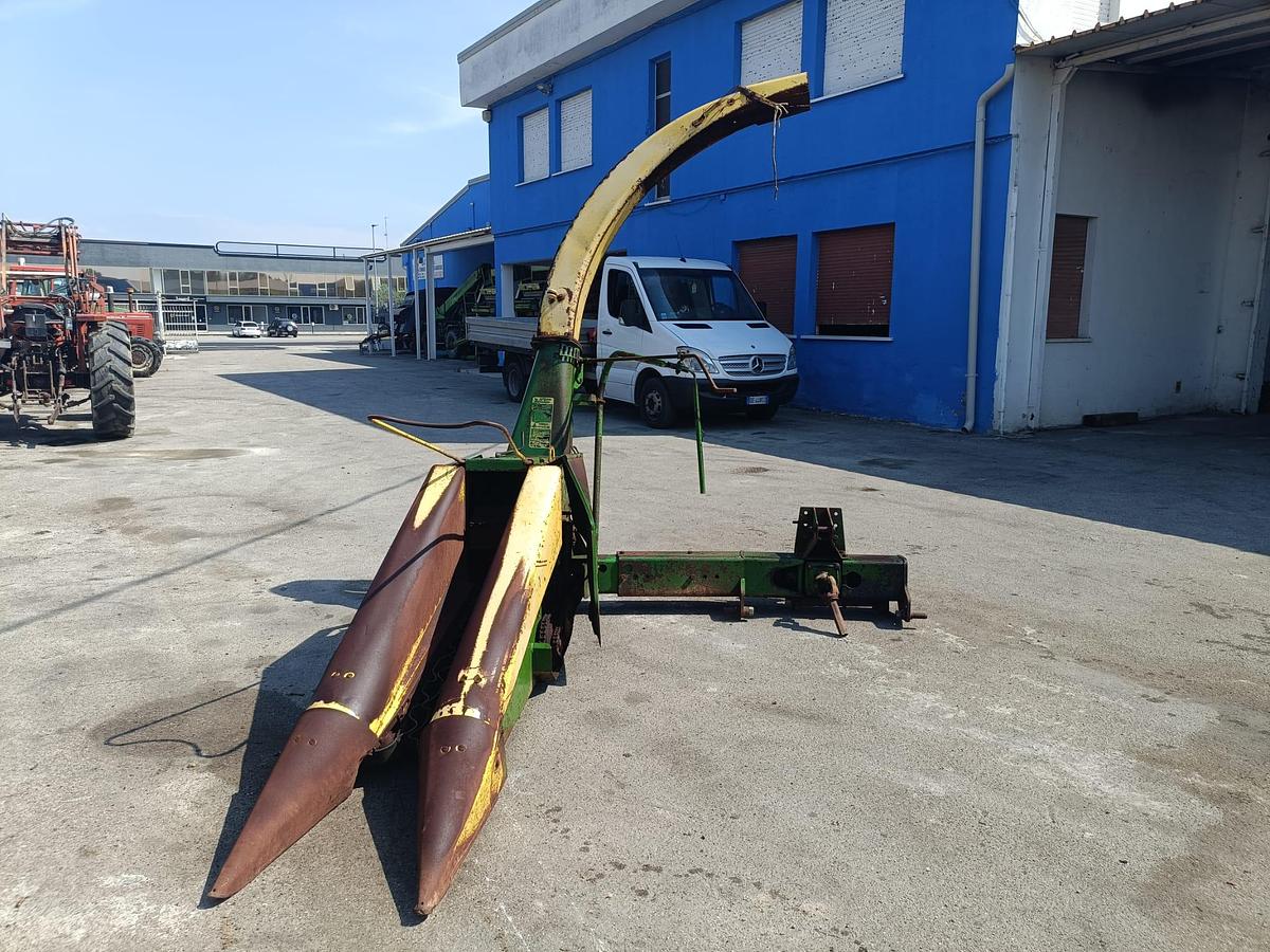 Usato trincia mais ad una fila John Deere 