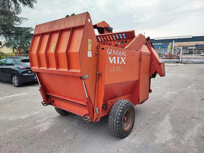 Usato Spargipaglia lanciapaglia General Mix LS 255