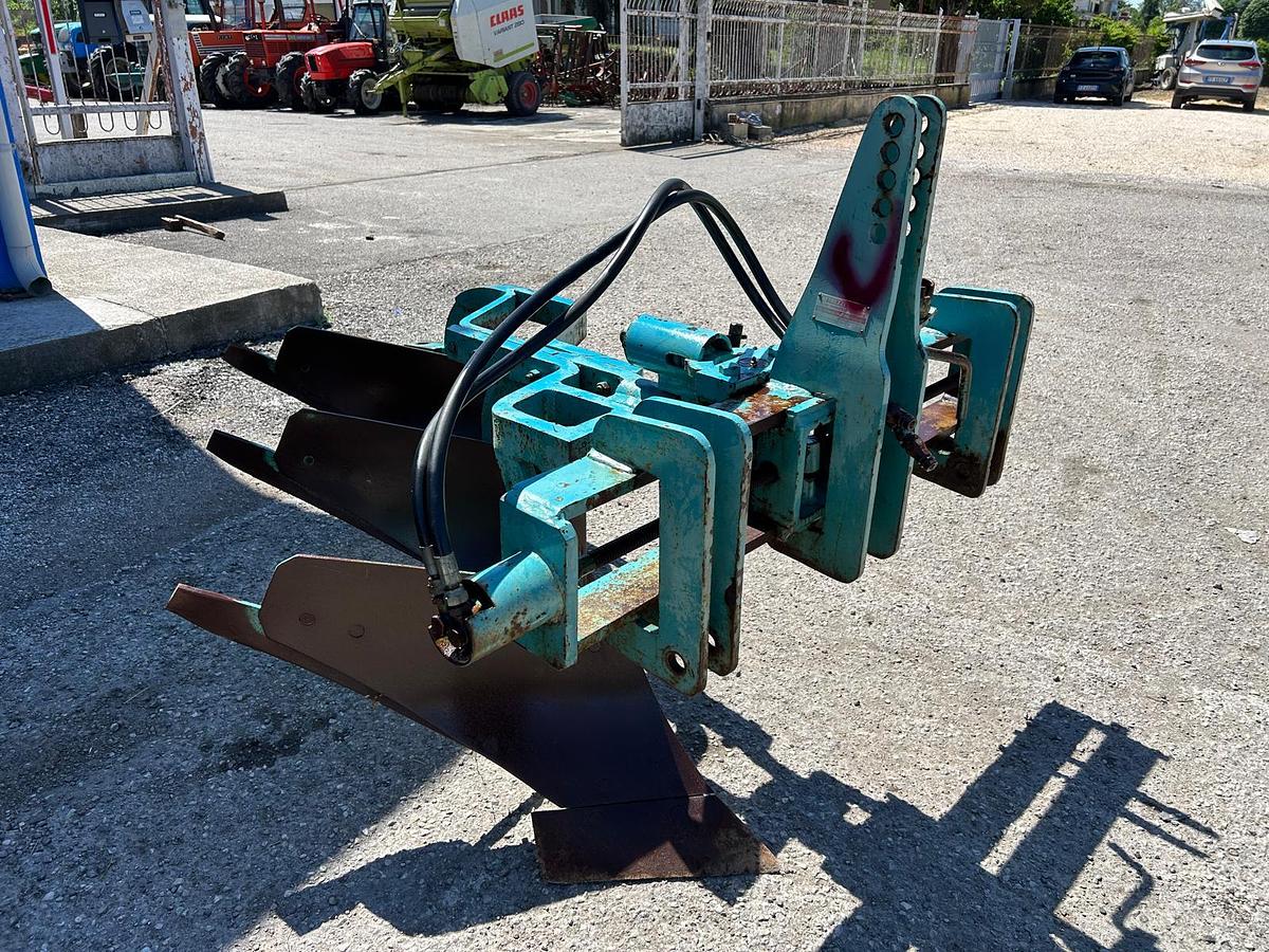 Usato aratro trivomere singolo-spostamento idr