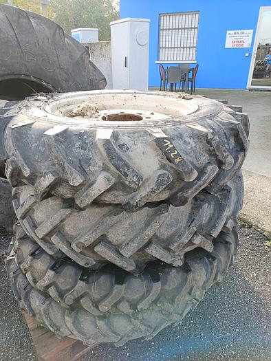 Usato Gomme varie per trattore agricolo o rimorchio (1)