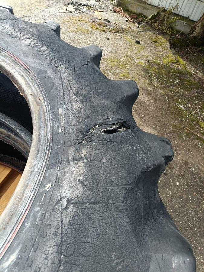 Usato Gomme varie per trattore agricolo o rimorchio (2)