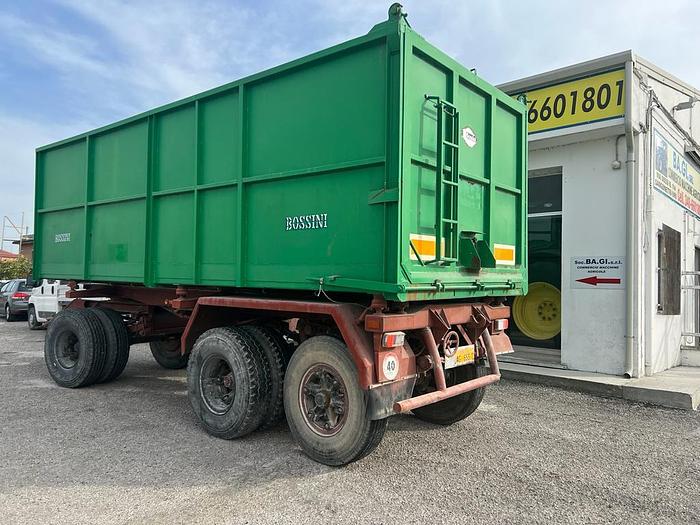 Usato Rimorchio Agricolo 3 assi ribaltabile posteriore