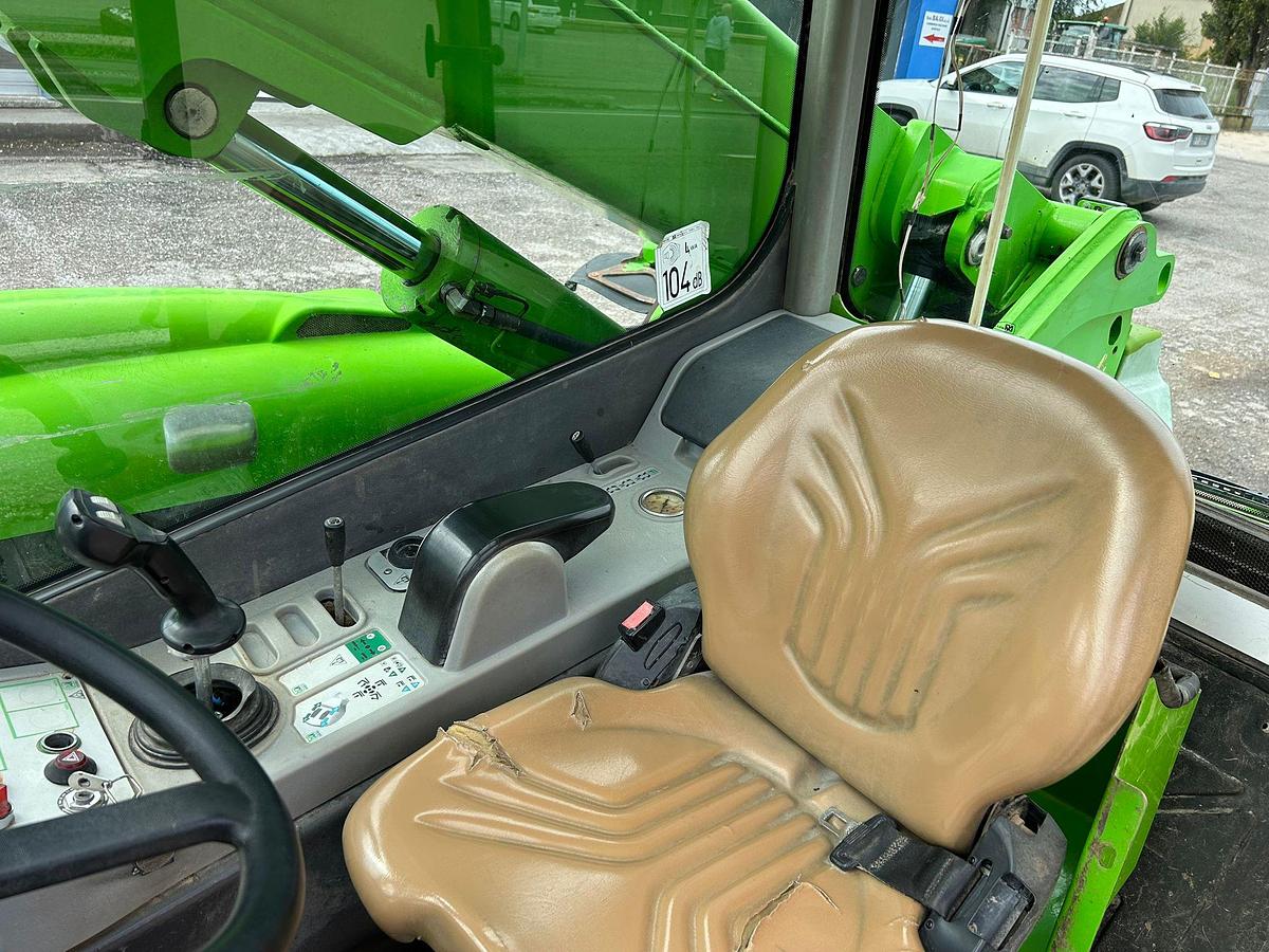 Usato telescopico Merlo P 28.6 con forche da bancali